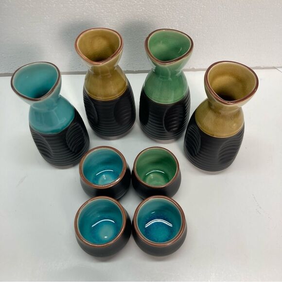 Sake Set 4 Tokkuris (Decanters) and 4 Ochokos (Cups) Multicolored Glazed Ceramic - Picture 2 of 10